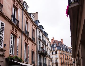 france शांत लालित्य का अनुभव करें एल'एपोगी कौरशेवेल, फॉरेस्टिस डोलोमाइट्स, ब्रिक्सन और अन्य आकर्षक रिट्रीट में 2024 के लिए अद्वितीय शीतकालीन गेटवे की खोज करें