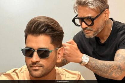 g2o9ri3o ms dhoni 625x300 12 October 24 एमएस धोनी ने दिखाया अपना नया हेयरस्टाइल। सीएसके आइकन का पहले कभी नहीं देखा गया अवतार वायरल