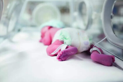 genome sequencing developed to trace covid now protecting babies in intensive care from infectious d ईटी हेल्थवर्ल्ड के अनुसार, अब गहन देखभाल में शिशुओं को संक्रामक रोगों से बचाने के लिए सीओवीआईडी ​​​​का पता लगाने के लिए जीनोम अनुक्रमण विकसित किया गया है