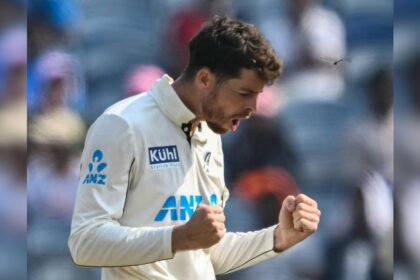 ilvofl6 mitchell santner 625x300 25 October 24 मिचेल सैंटनर ने करियर का सर्वश्रेष्ठ 7-फेर हासिल किया, भारत बनाम न्यूजीलैंड दूसरे टेस्ट में न्यूजीलैंड ने भारत पर 301 की बढ़त बना ली