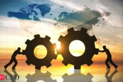 indias services pmi falls to 57 7 slowest expansion since november 2023 भारत की सेवा पीएमआई गिरकर 57.7 पर आ गई, जो नवंबर 2023 के बाद सबसे धीमा विस्तार है, ईटीसीएफओ