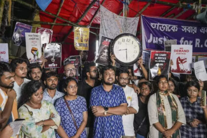 kolkata junior doctors continue hunger strike 324 hours and counting जूनियर डॉक्टरों की भूख हड़ताल जारी; 324 घंटे और गिनती जारी है, ईटी हेल्थवर्ल्ड