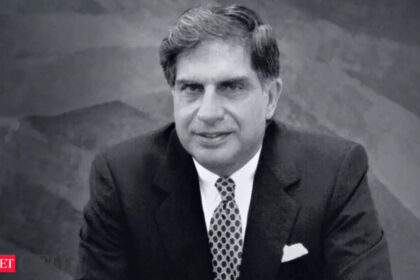 mukesh ambani pays tribute to ratan tata says a great loss for india मुकेश अंबानी ने रतन टाटा को दी श्रद्धांजलि, कहा भारत के लिए बड़ी क्षति, ETCFO