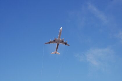 plane 2 लोगानेयर ने क्रिसमस और नए साल की यात्रा के लिए बेलफास्ट सिटी और आइल ऑफ मैन के बीच नई उड़ानें शुरू कीं