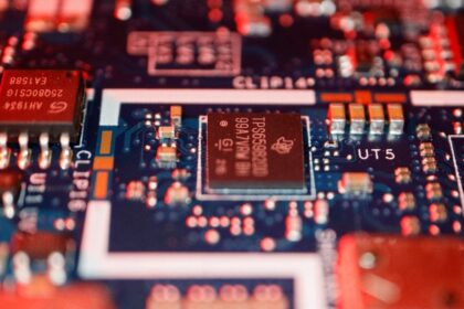 semiconductor chip reuters 1659161247399 बॉश, टेनस्टोरेंट ऑटोमोटिव चिप्स के मानकीकरण पर सहयोग करेंगे
