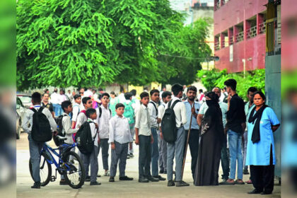 1731299630 photo दिल्ली सरकार ने स्कूली बच्चों और बाहरी क्षेत्रों के यात्रियों के लिए नए बस रूट शुरू किए