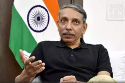 1731658120 photo यूजीसी स्नातक छात्रों को 3 साल की डिग्री दो साल में पूरी करने देगा: इससे छात्रों को क्या फायदा होगा