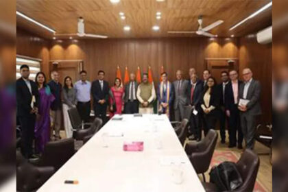 1731980948 photo जॉन्स हॉपकिन्स विश्वविद्यालय भारत में अपतटीय परिसर स्थापित करने की संभावना तलाश रहा है, प्रतिनिधिमंडल ने शिक्षा मंत्री प्रधान से मुलाकात की