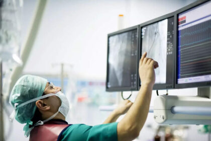 2 pmjay beneficiaries die after angioplasty gujarat govt orders probe एंजियोप्लास्टी के बाद 2 PMJAY लाभार्थियों की मृत्यु; गुजरात सरकार ने दिए जांच के आदेश, ईटी हेल्थवर्ल्ड