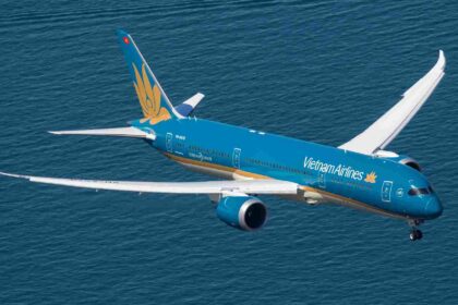 Vietnam Airlines compressed 1 वियतनाम एयरलाइंस ने ब्रिटिश पर्यटकों के लिए शीतकालीन यात्रा के लिए लंदन हीथ्रो से वियतनाम के लिए दैनिक नॉनस्टॉप उड़ानें फिर से शुरू कीं