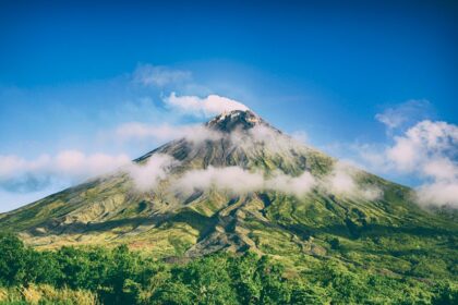 Volcano 1 फिलीपींस, हवाई, आइसलैंड और इटली की तरह, इंडोनेशिया ज्वालामुखी पर्यटन के साथ अंतर्राष्ट्रीय पर्यटकों को आकर्षित करता है