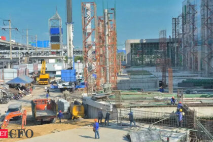 ceos in infrastructure and transport sector focus on esg and gen ai amid growth prospects kpmg विकास की संभावनाओं के बीच बुनियादी ढांचे और परिवहन क्षेत्र के सीईओ ईएसजी और जनरल एआई पर ध्यान केंद्रित करते हैं: केपीएमजी, ईटीसीएफओ