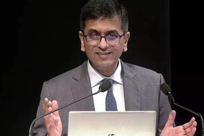 hearing last pil cji bats for inclusion of indian healthcare system in pm jay आखिरी जनहित याचिका पर सुनवाई करते हुए सीजेआई ने पीएम-जेएवाई, ईटी हेल्थवर्ल्ड में भारतीय स्वास्थ्य सेवा प्रणाली को शामिल करने की वकालत की