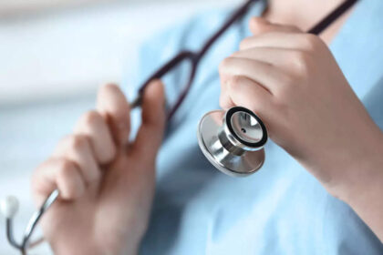 kpmg ficci report finds equitable accessible medical training crucial to meet healthcare needs in in ईटी हेल्थवर्ल्ड के अनुसार केपीएमजी-फिक्की की रिपोर्ट भारत में स्वास्थ्य देखभाल आवश्यकताओं को पूरा करने के लिए न्यायसंगत, सुलभ चिकित्सा प्रशिक्षण को महत्वपूर्ण मानती है