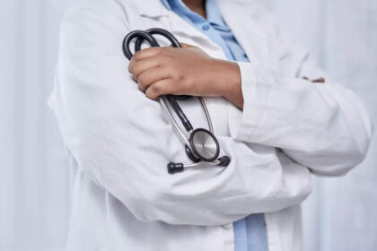 sc notice to centre on plea to include ayurveda yoga in ayushman bharat ईटी हेल्थवर्ल्ड, आयुष्मान भारत में आयुर्वेद, योग को शामिल करने की याचिका पर केंद्र को SC का नोटिस