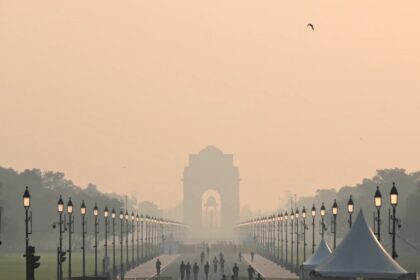 toxic smog smothering indias capital smashes who limit भारत की राजधानी को घेरने वाले जहरीले धुएं ने WHO की सीमा को तोड़ दिया, ईटी हेल्थवर्ल्ड
