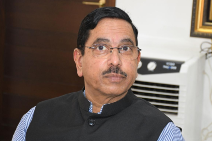 you are a judge not an agent union minister pralhad joshi targets justice dcunha over covid panel re केंद्रीय मंत्री प्रल्हाद जोशी ने ईटी हेल्थवर्ल्ड की कोविड पैनल रिपोर्ट को लेकर जस्टिस डी'कुन्हा पर निशाना साधा